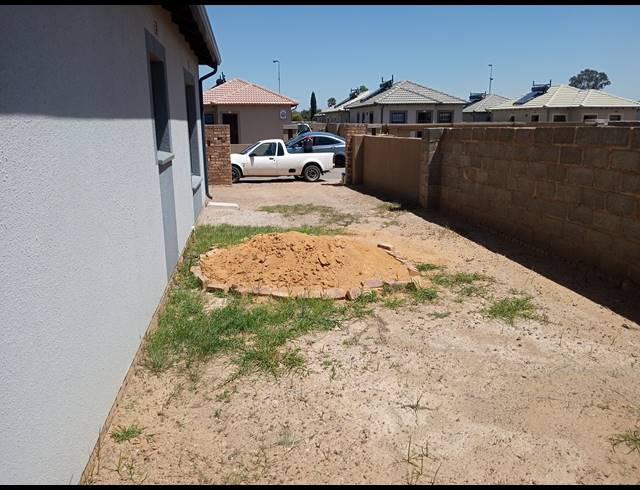 3 BEDROOM FREEHOLD FOR SALE IN NEW MODDER